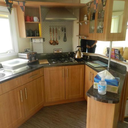 Cwtch Caravans Little Haven Exterior foto
